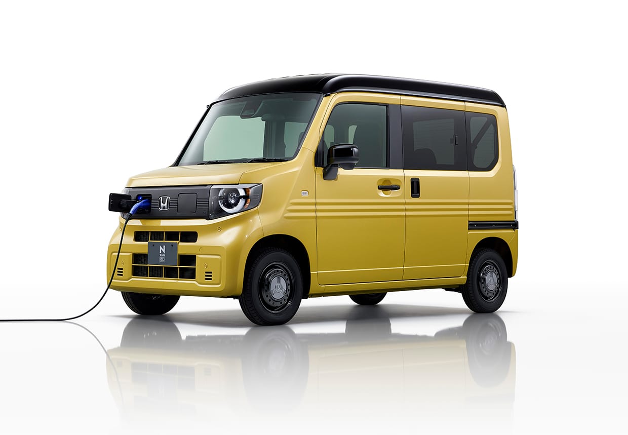 N-VAN e: FUN　ボディーカラーはオータムイエロー・パール＆ブラック　ディーラーオプション装着車