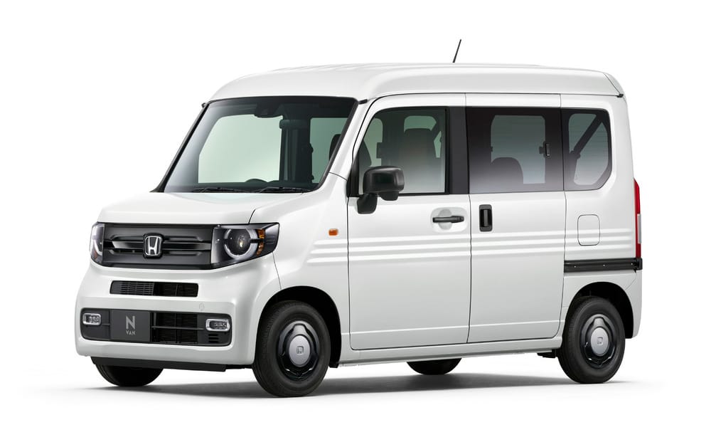 Photo : N-VAN FUN 特別仕様車 STYLE＋ NATURE（FF/CVT）　ボディーカラーはプラチナホワイト・パール